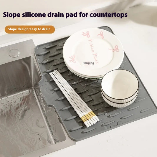 SlopeFlow™ Kitchen Mat – Drains Water Fast, Shields from Heat